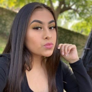 Meet your Posher, Amparo